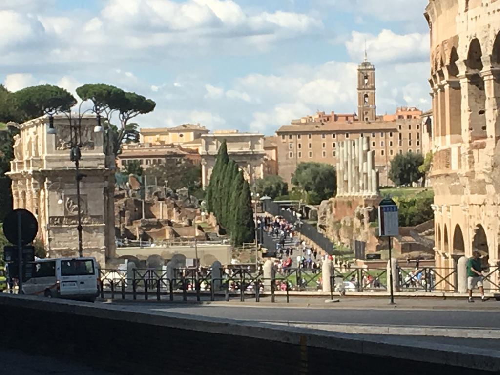 Delightful Apartment 100 Meters From The Colosseum المظهر الخارجي الصورة