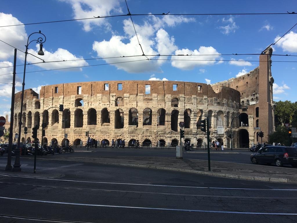 Delightful Apartment 100 Meters From The Colosseum المظهر الخارجي الصورة