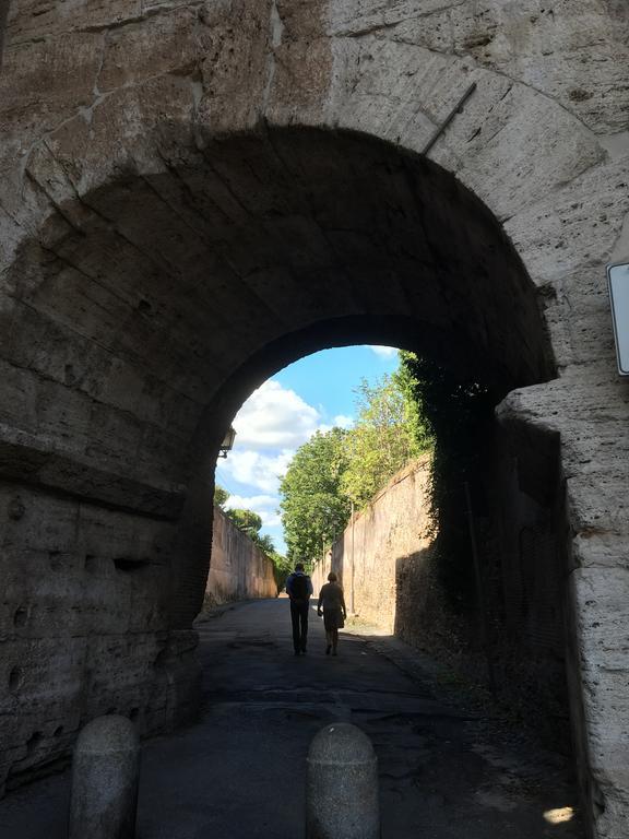 Delightful Apartment 100 Meters From The Colosseum المظهر الخارجي الصورة