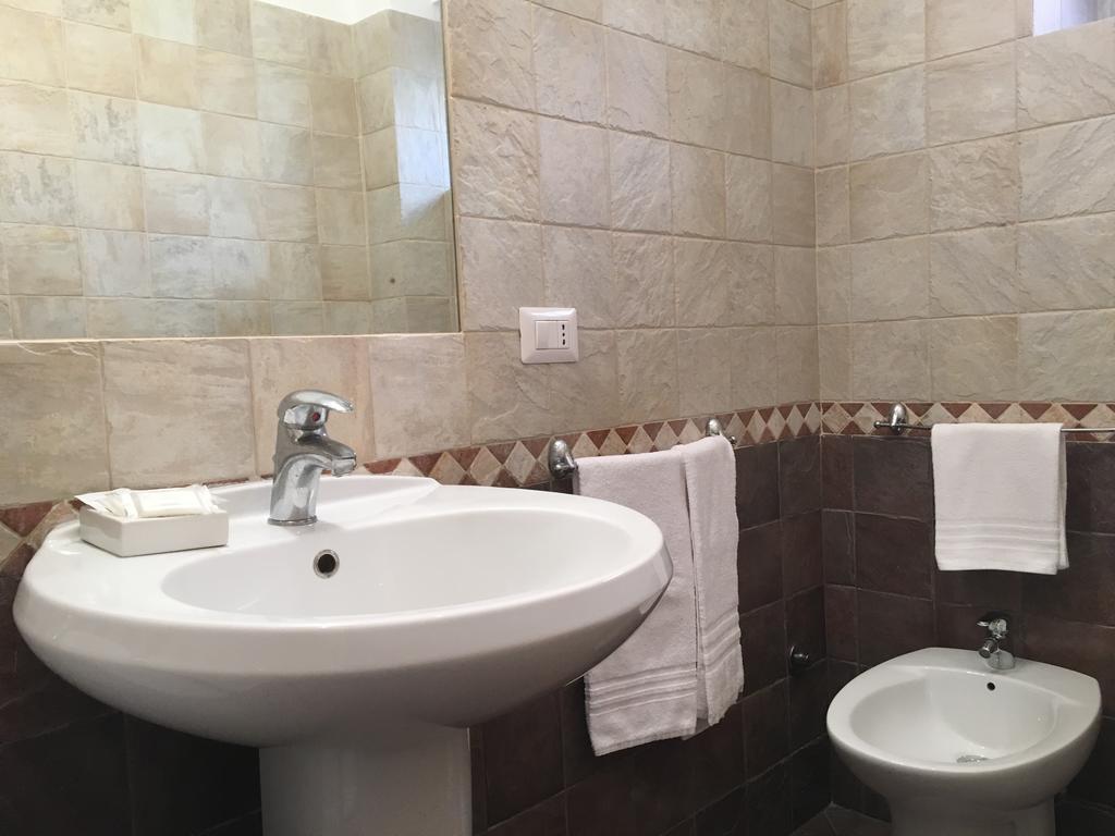 Delightful Apartment 100 Meters From The Colosseum المظهر الخارجي الصورة