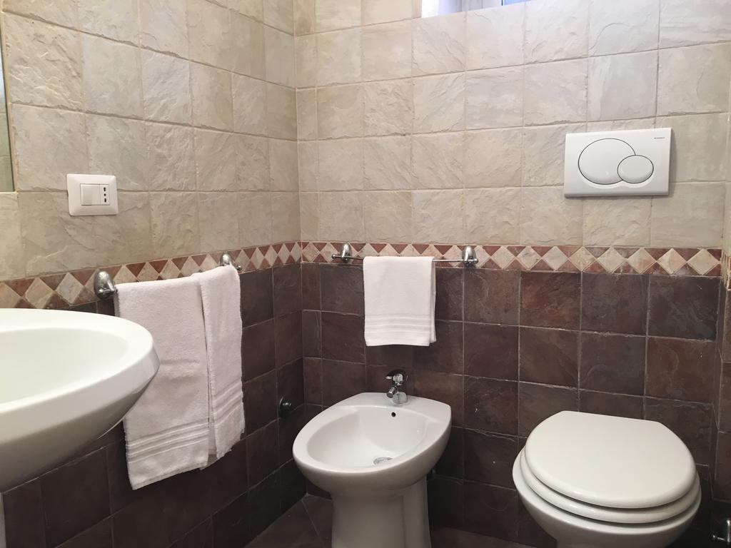 Delightful Apartment 100 Meters From The Colosseum المظهر الخارجي الصورة